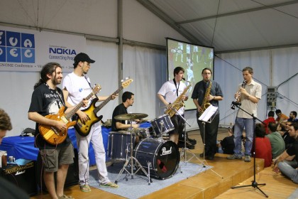 One of the outings of the GUADEC band (Copyright Jesús Corrius, CC BY)